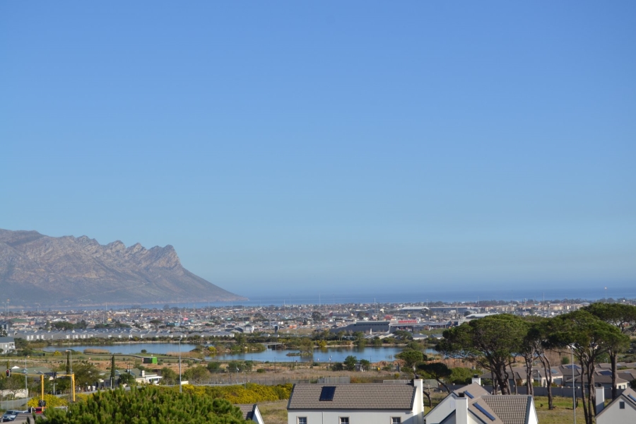 2 Bedroom Property for Sale in Mzuri Estate Western Cape